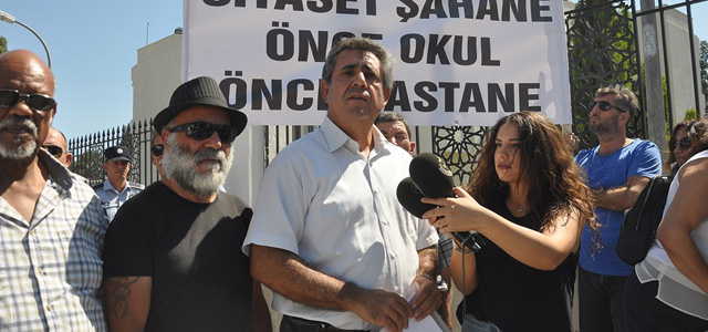 KTÖS, TC Cumhurbaşkanı Erdoğan'ın Ziyaretini Protesto için TC Lefkoşa Büyükelçiliği Önünde Eylem Yaptı