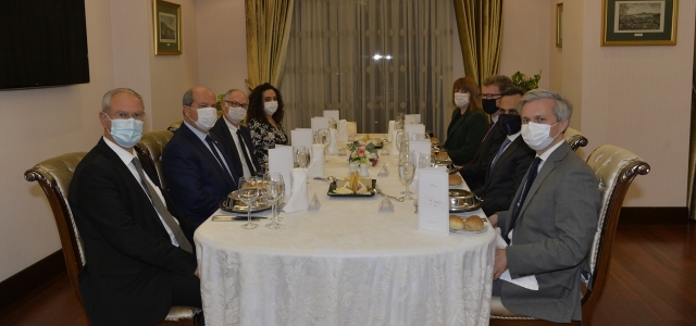 Cumhurbaşkanı Tatar Birleşik Krallık Yüksek Komiseri  ve İngiliz Dışişleri Bakanlığı Üst Düzey Yetkilisi ile çalışma yemeğinde bir araya geldi