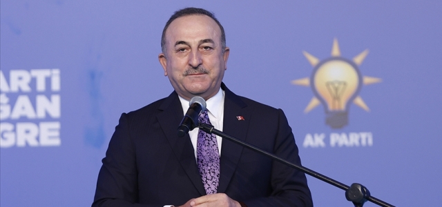 Çavuşoğlu:  'Sahaya inerek, diplomasi masasına döneceklerini öğretiyoruz'