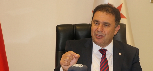 Başbakan Saner, 'AB'nin tehdit ederek KKTC ile Türkiye'yi Kıbrıs'ta doğru adımlar atmaktan geriletebileceğini sanmakla tarihi bir hata işlediğini' vurguladı
