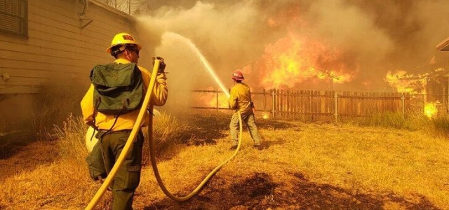 California'da devam eden yangın, eyalet tarihinin en büyük 2. yangını olarak kayda geçti