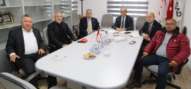 DP Girne Milletvekili adayı Serhat Akpınar, Müsiad ve Sönmezliler Ocağı'nı ziyaret etti