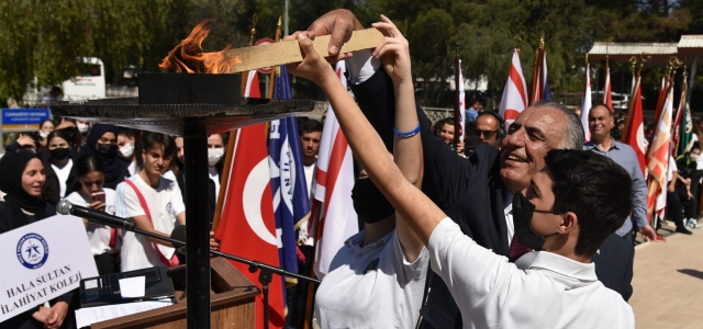 '19 Mayıs Atatürk'ü Anma, Gençlik ve Spor Bayramı” kutlamaları 'gençlik meşalesi”nin yakılmasıyla başladı