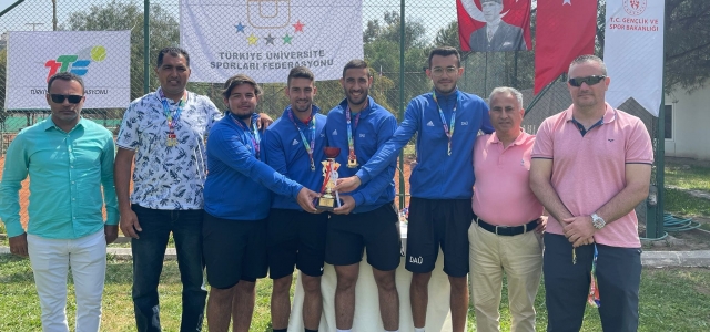DAÜ Teniste Türkiye'de Şampiyon
