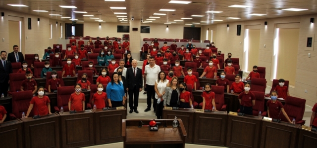 Meclis Paşaköy Eşref Bitlis İlkokulu öğrencilerini ağırladı