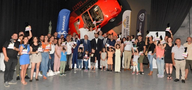 Cumhurbaşkanı Tatar YDÜ Klasik Otomobil Rallisi'nin ödül törenine katıldı