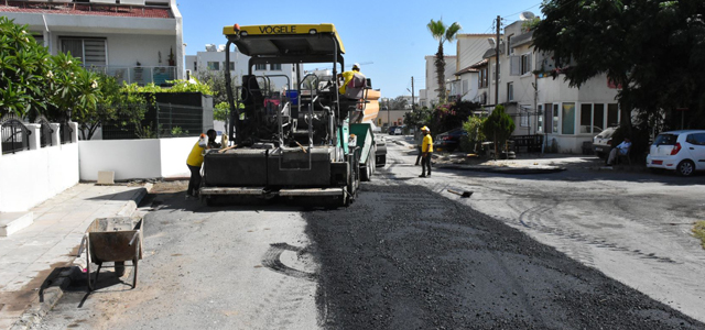 Girne Belediyesi Asfaltlama Çalışmalarına Devam Ediyor