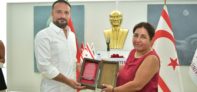 YDÜ'de Rana Amrahova'nın Kişisel Sergisi Ziyarete Açıldı