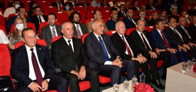 'Gol Atan Cepheye' belgeselinin tanıtım etkinliği Atatürk Kongre ve Kültür Merkezi'nde yapıldı...