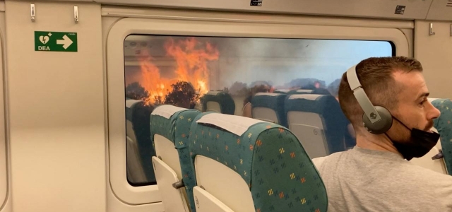 İspanya'da yangın bölgesinden geçen trendeki 20 kişi yaralandı